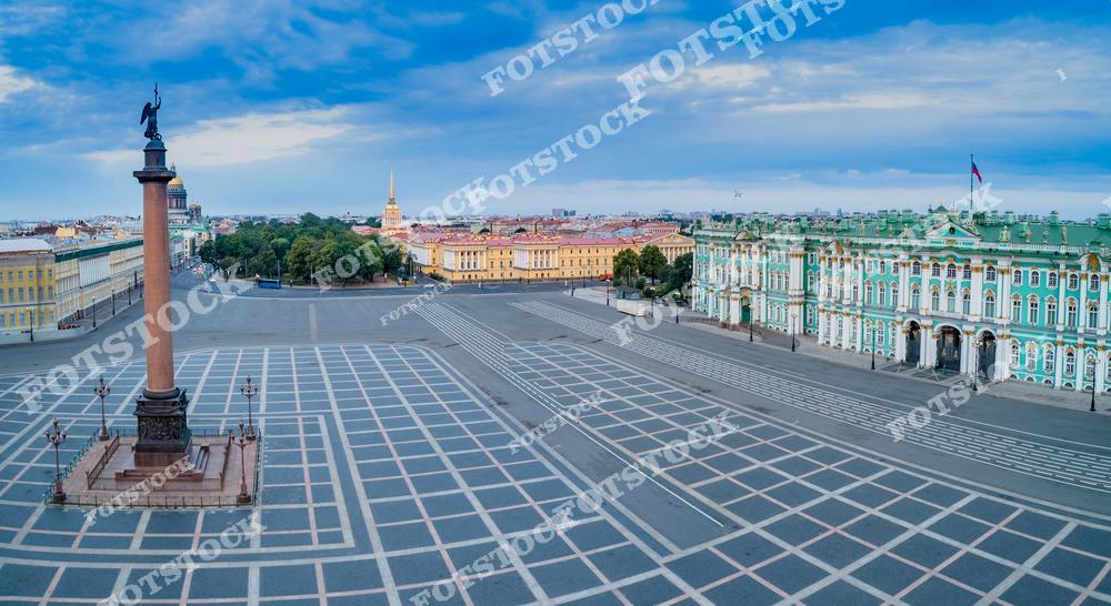 Панорамный вид с дрона на центр Санкт-Петербурга во время белых ночей с Дворцовой площадью, Эрмитажем и историческими улицами северной столицы России. Летний вечерний свет, архитектура Зимнего дворца и атмосфера знаменитых белых ночей создают уникальный городской пейзаж. Фотография подчёркивает культурное наследие Петербурга, величие музея Эрмитаж и красоту исторического центра города. Изображение идеально подходит для публикаций о путешествиях по России, туристических маршрутах, архитектуре Санкт-Петербурга, музеях и городских панорамах с высоты.